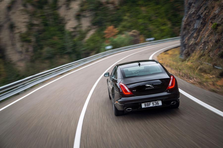  Jaguar XJ R Sport 2015 года  (UK) (фото 4 из 5)